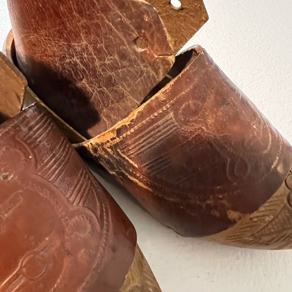 Antique hand-carved child size ‘sabots’ - Picture 9 of 9